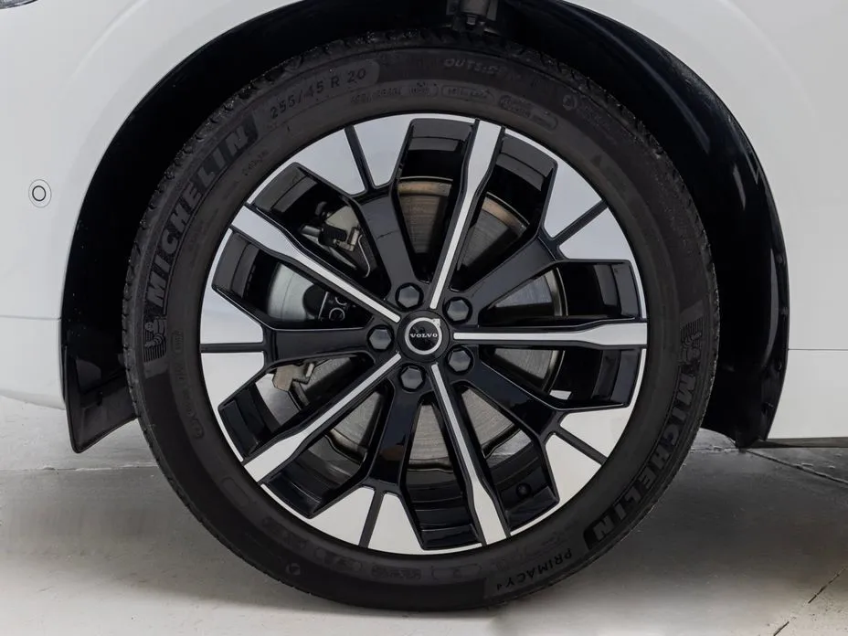 Volvo XC60 — фото 10