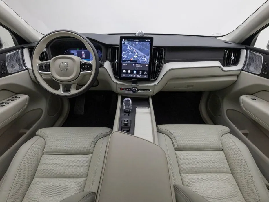 Volvo XC60 — фото 3