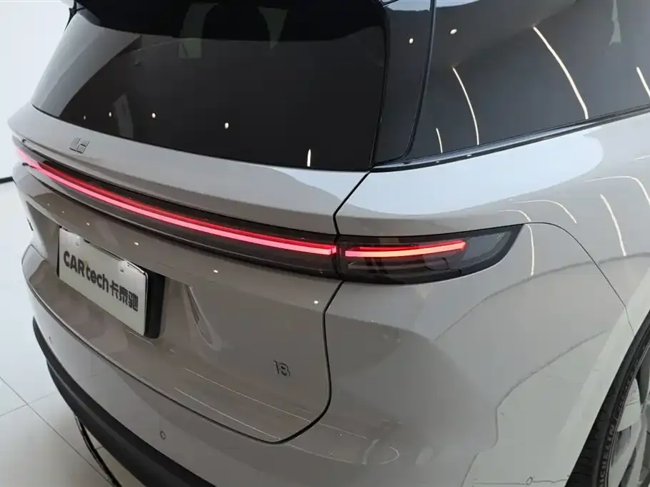 Li Auto i8 — фото 8