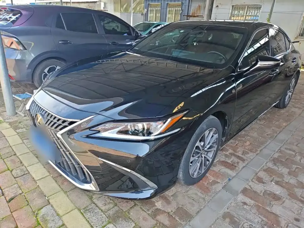 Lexus ES — фото 1