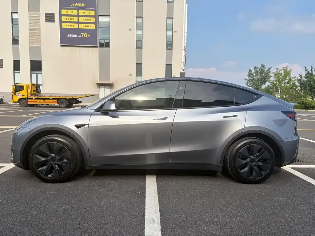 Tesla Model Y — фото 10