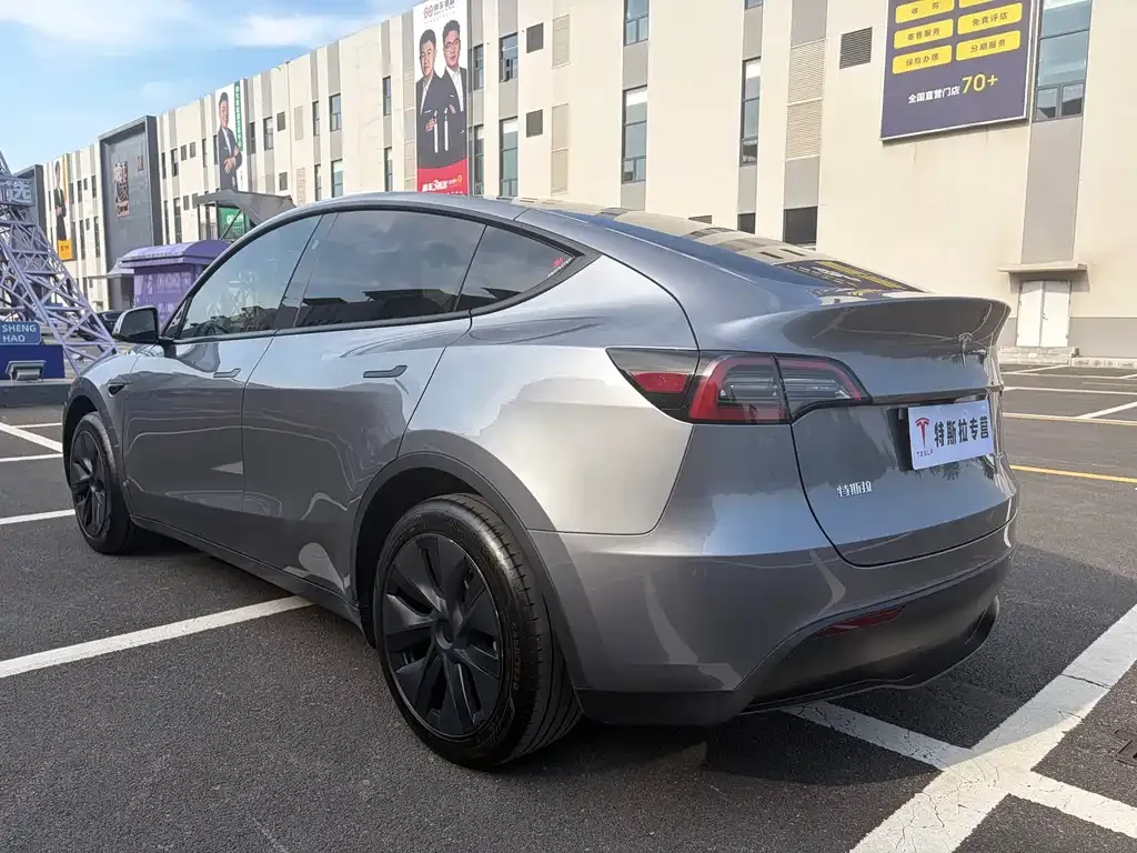 Tesla Model Y — фото 4