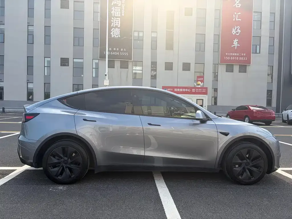 Tesla Model Y — фото 7