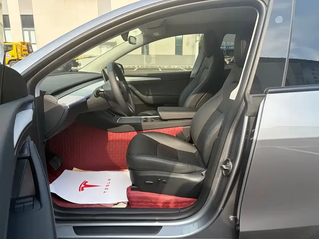 Tesla Model Y — фото 6
