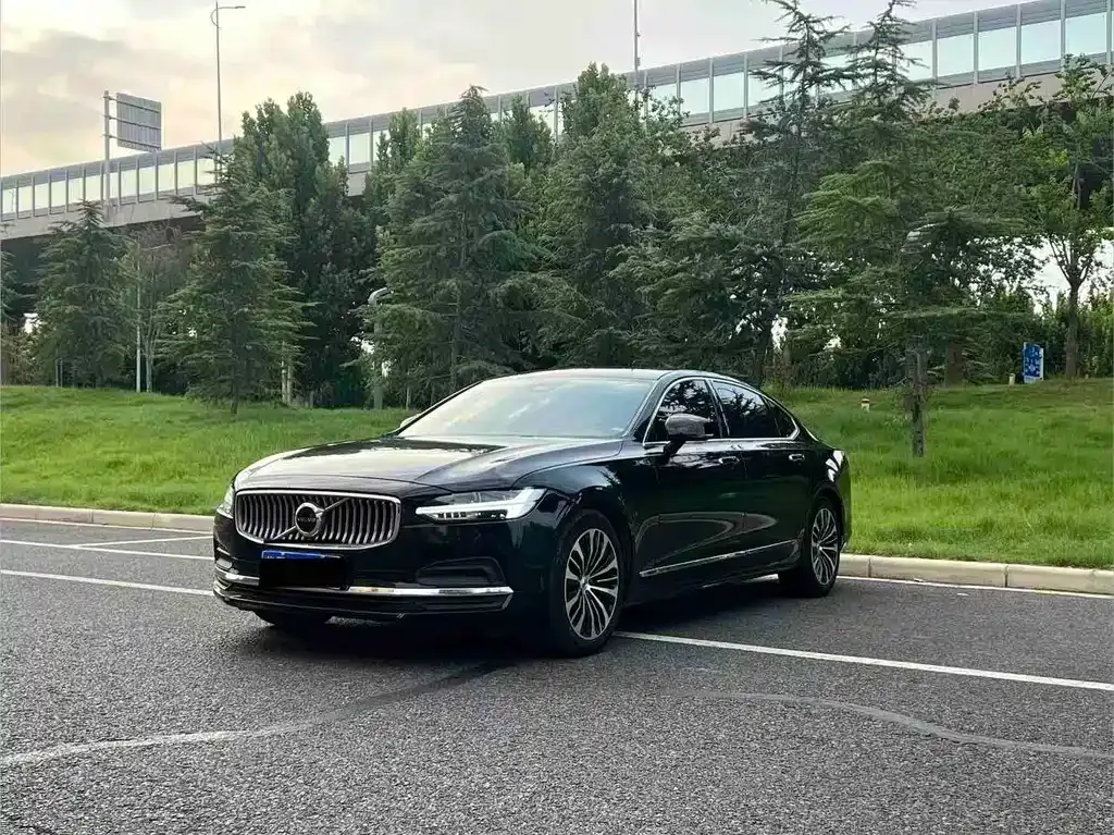 Volvo S90 — фото 1