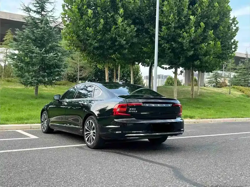 Volvo S90 — фото 9