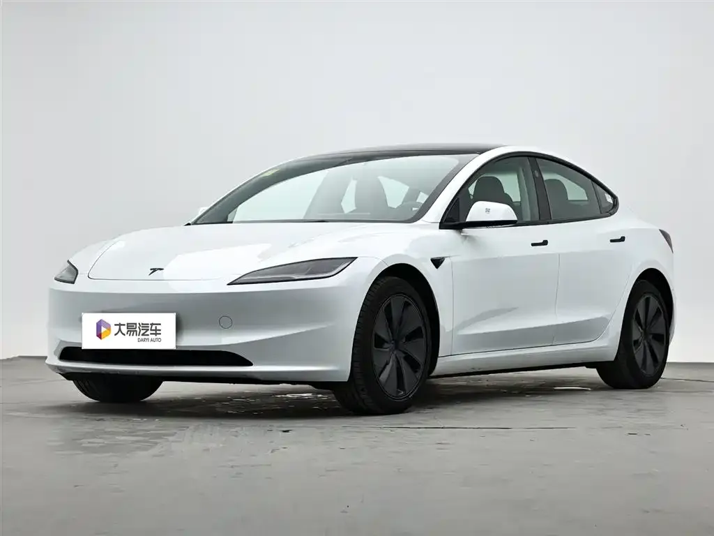 Tesla Model 3 — фото 1