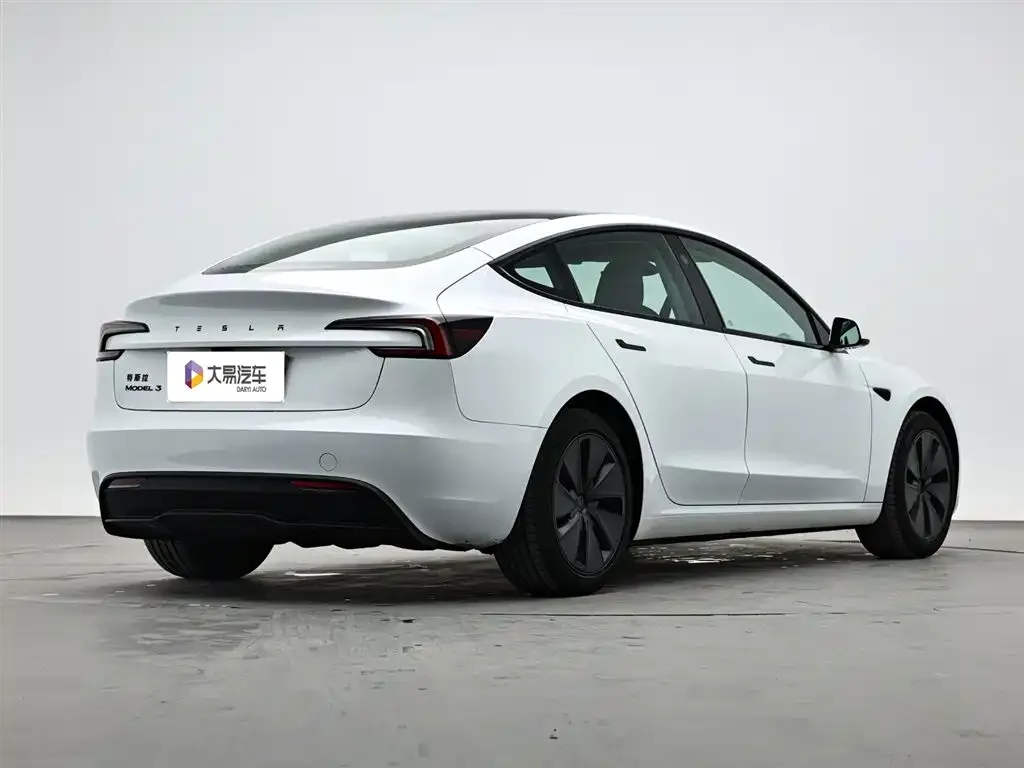 Tesla Model 3 — фото 5