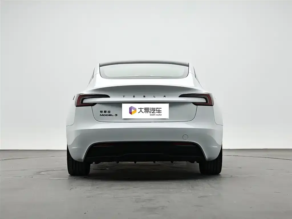 Tesla Model 3 — фото 3