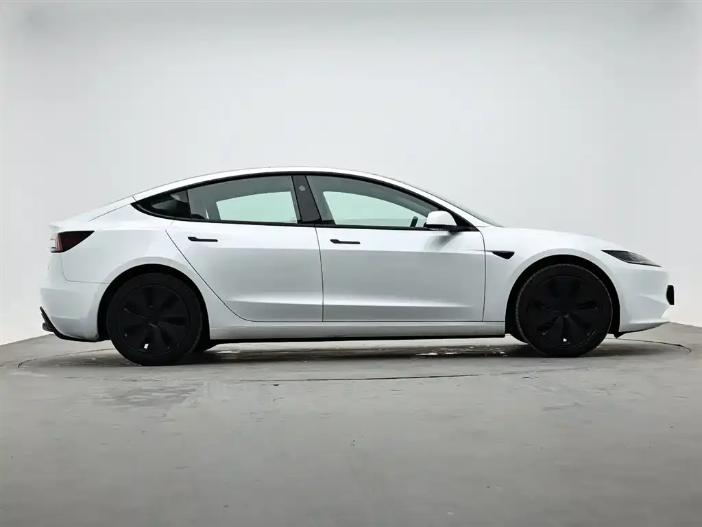 Tesla Model 3 — фото 9
