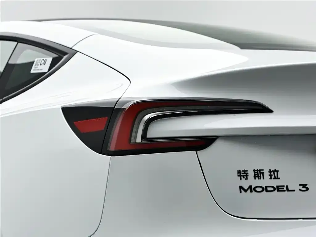 Tesla Model 3 — фото 7