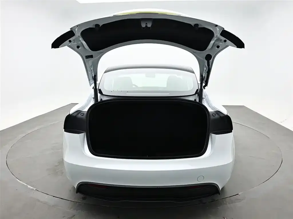 Tesla Model 3 — фото 6