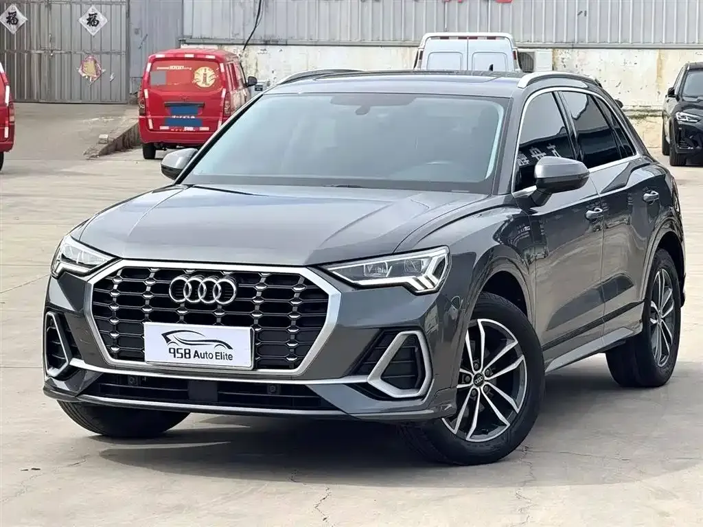 Audi Q3 — фото 1