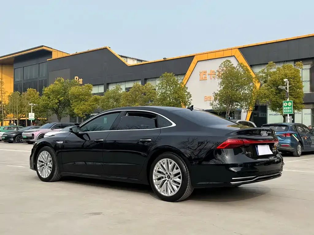 Audi A7L — фото 8