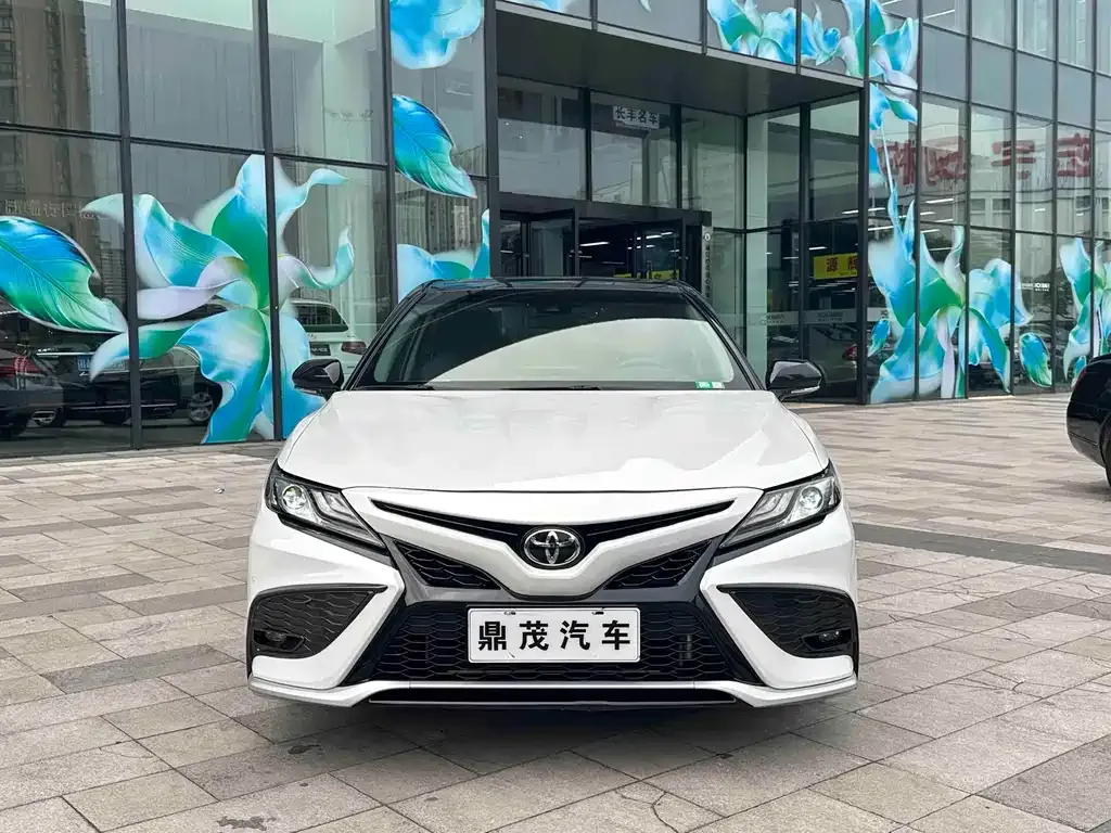 Toyota Camry — фото 5