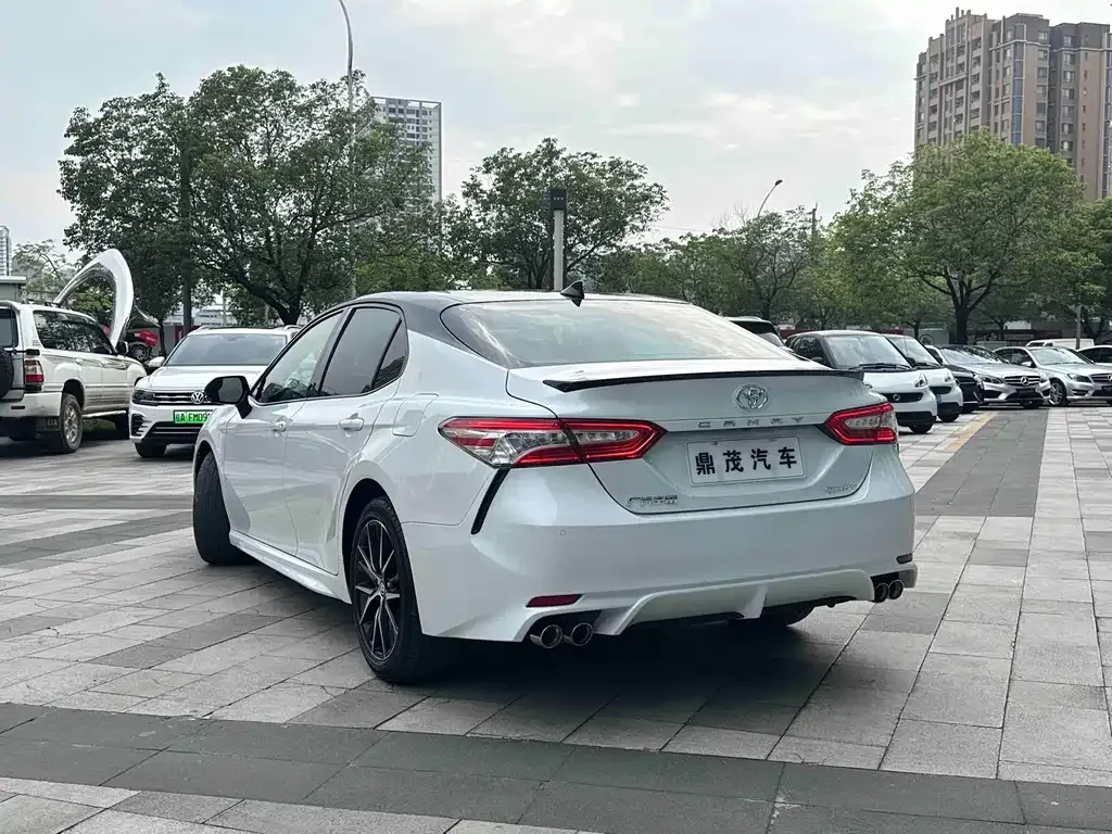 Toyota Camry — фото 7
