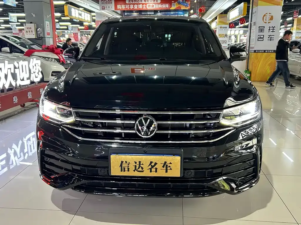 Volkswagen Tiguan L — фото 7