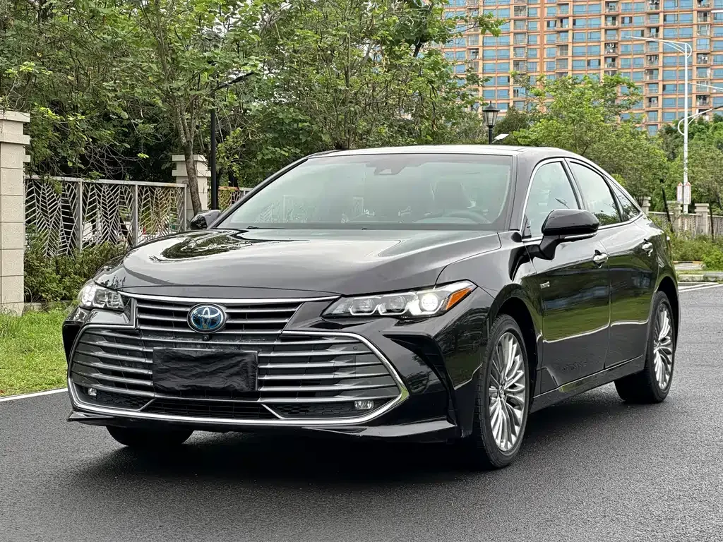 Toyota Avalon — фото 1