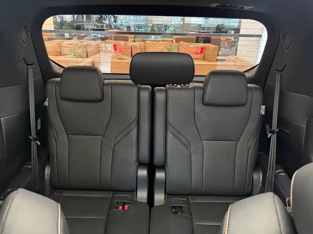 Toyota Alphard — фото 2