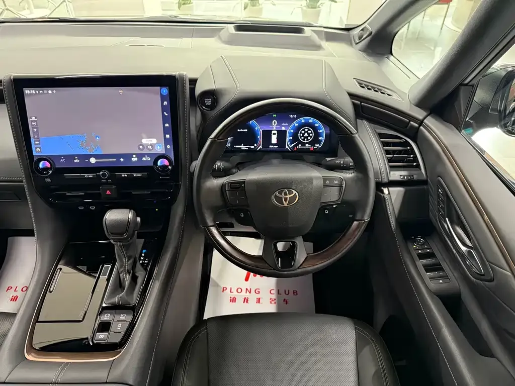 Toyota Alphard — фото 5