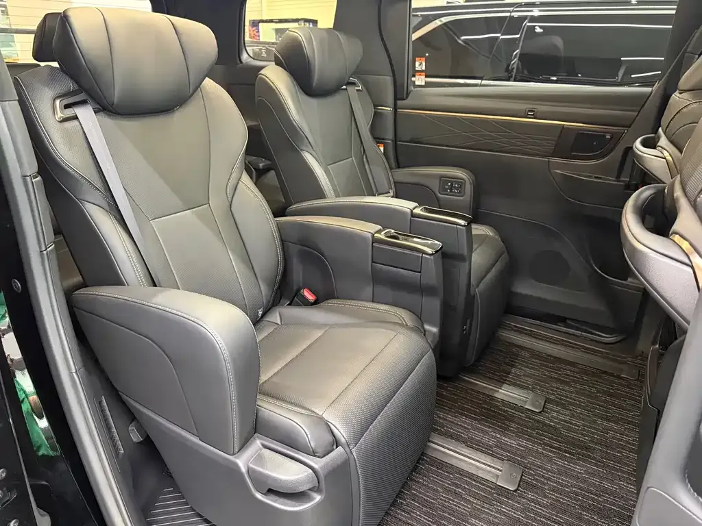 Toyota Alphard — фото 3