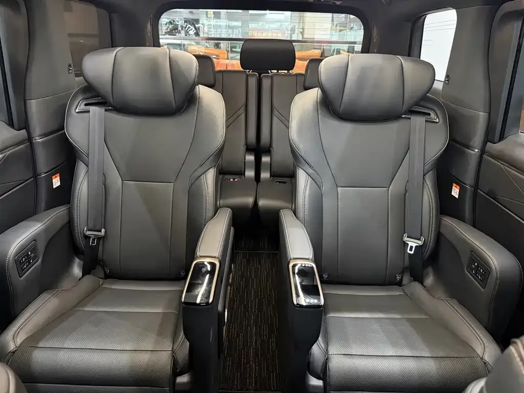 Toyota Alphard — фото 4