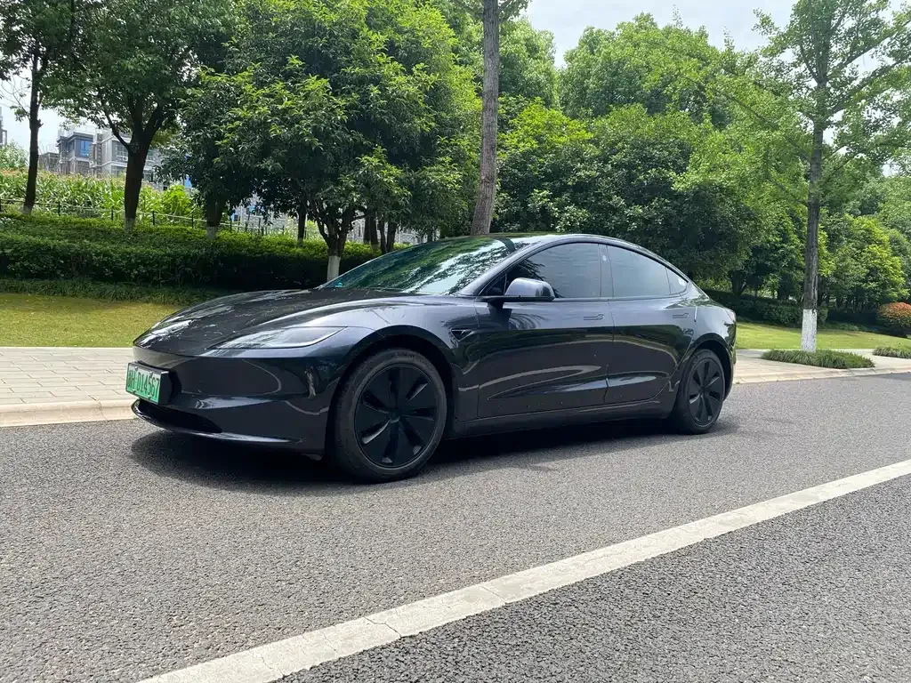 Tesla Model 3 — фото 1