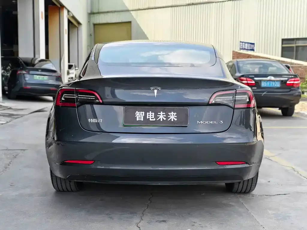 Tesla Model 3 — фото 7