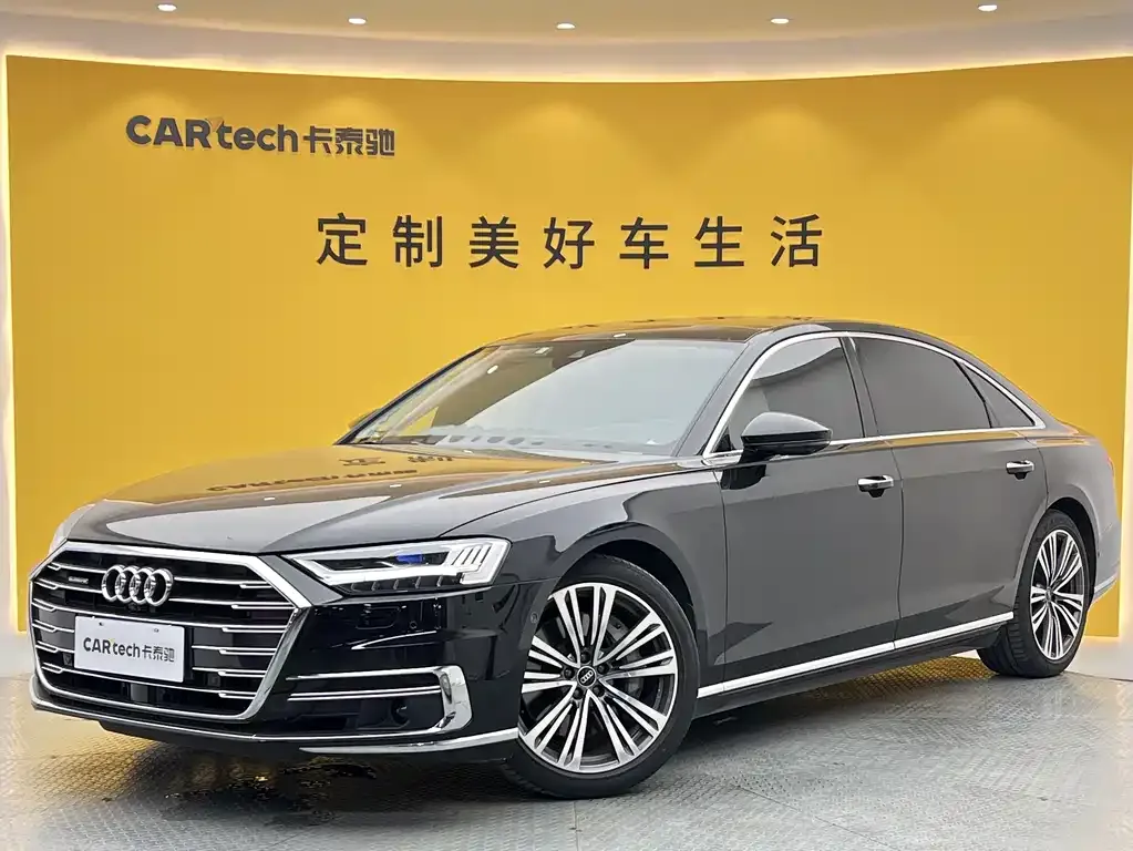Audi A8 — фото 1