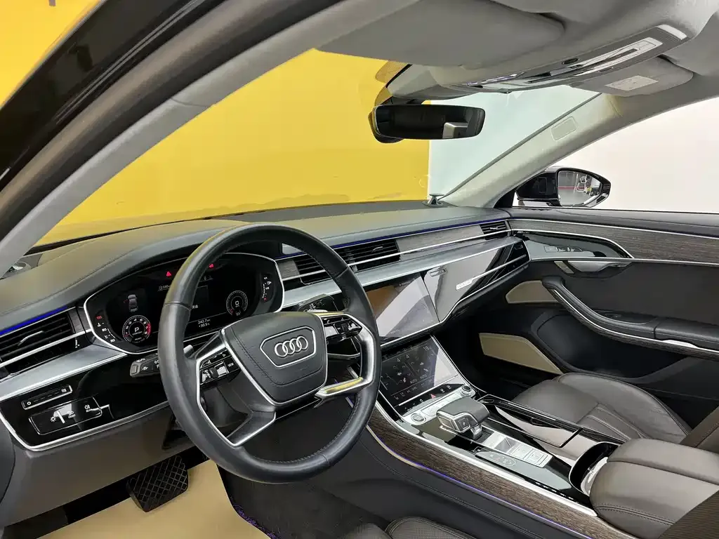 Audi A8 — фото 2