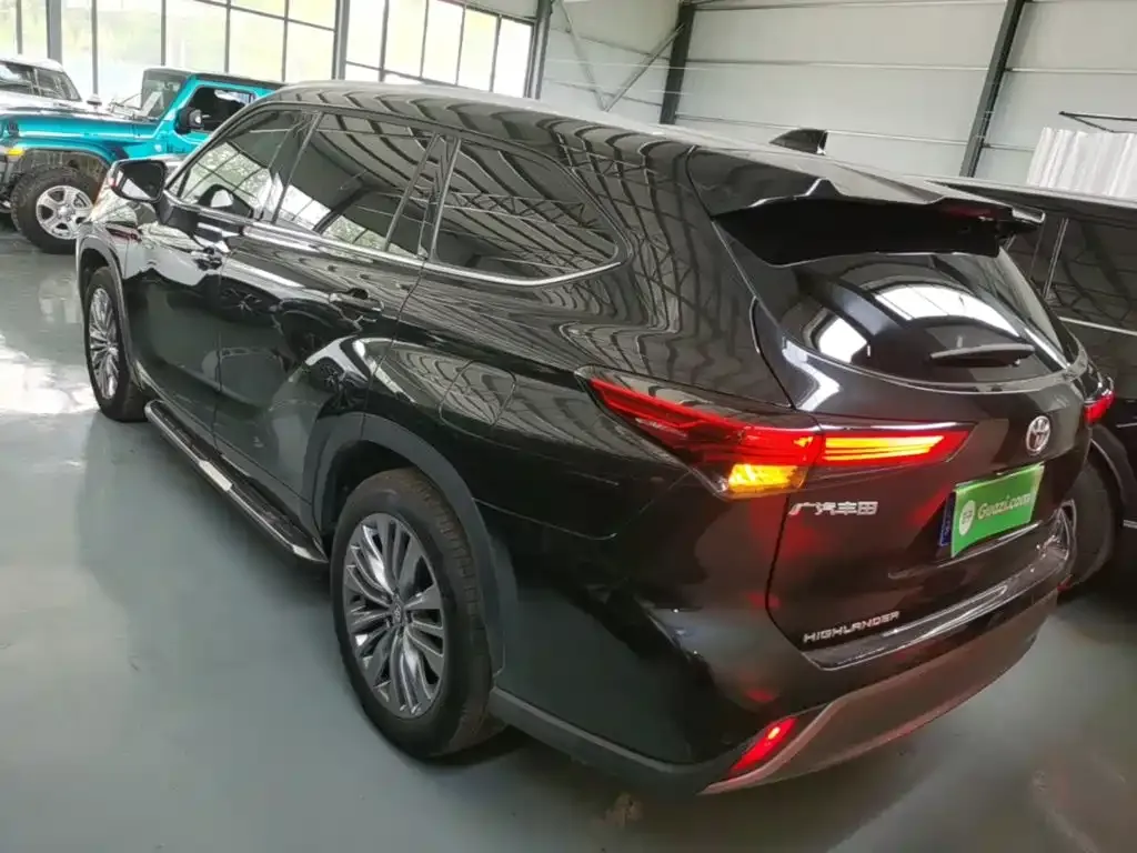 Toyota Highlander — фото 10