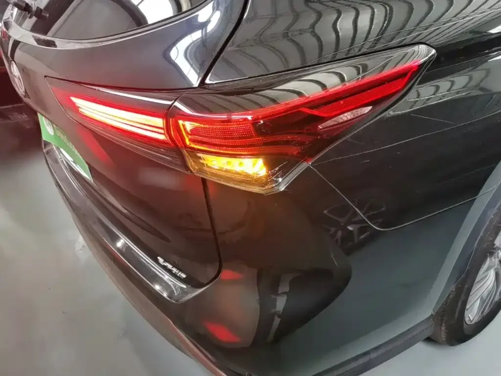 Toyota Highlander — фото 4