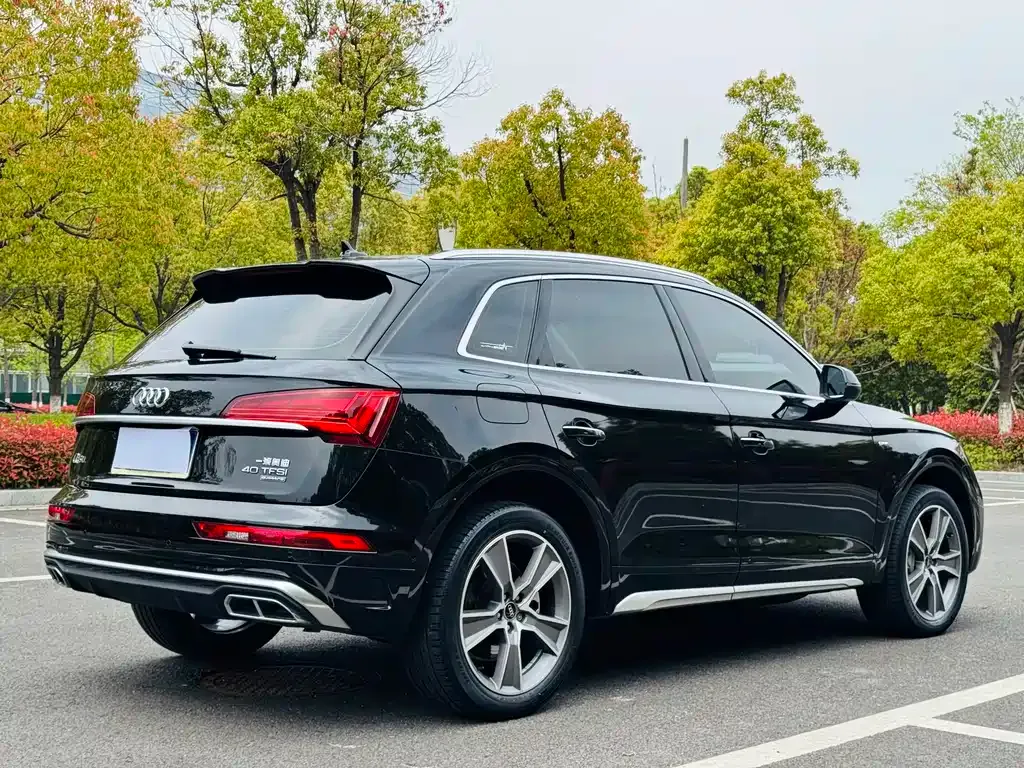 Audi Q5L — фото 9