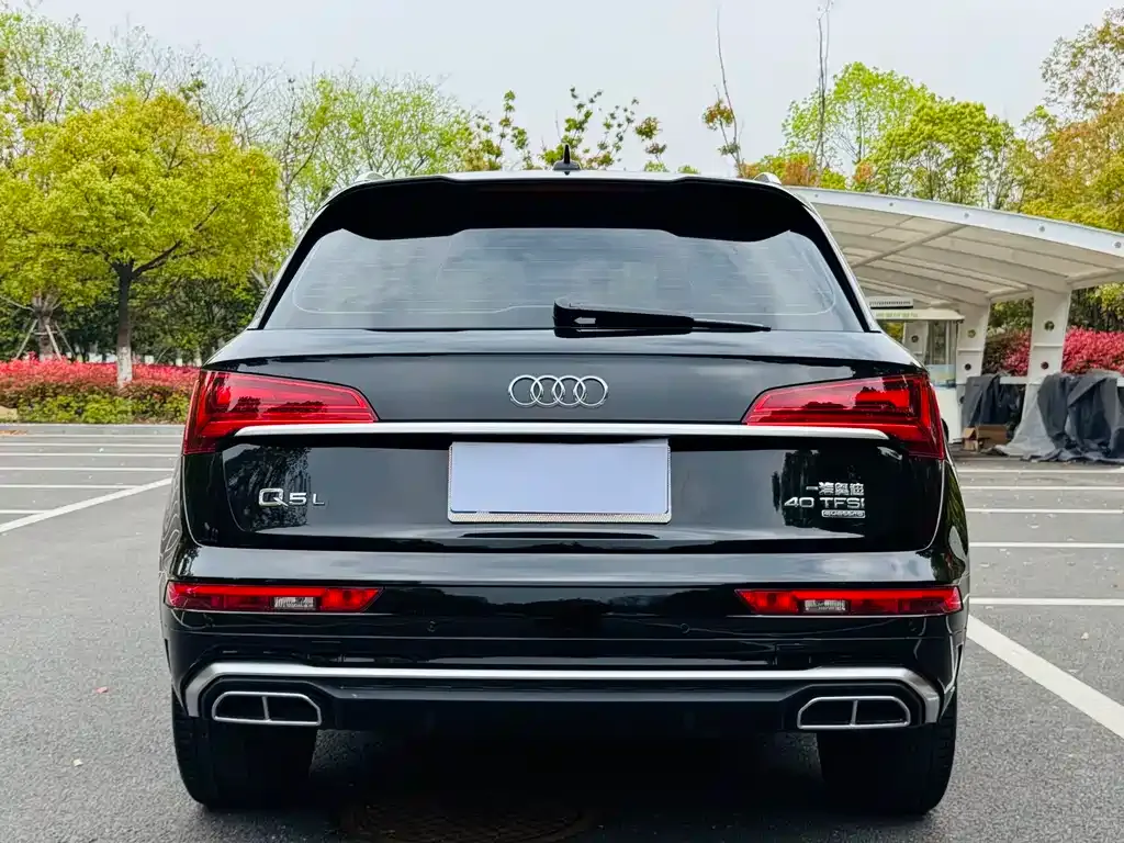 Audi Q5L — фото 3