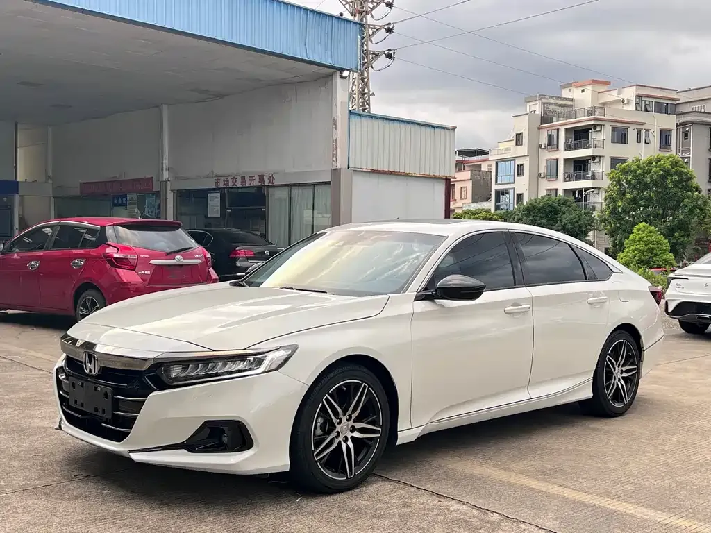 Honda Accord — фото 1