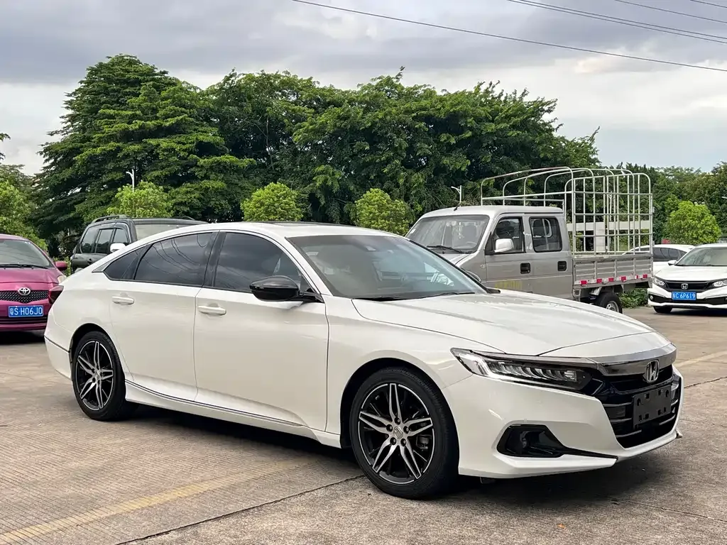 Honda Accord — фото 8