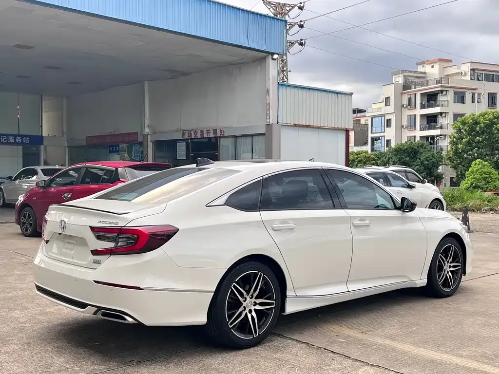 Honda Accord — фото 4
