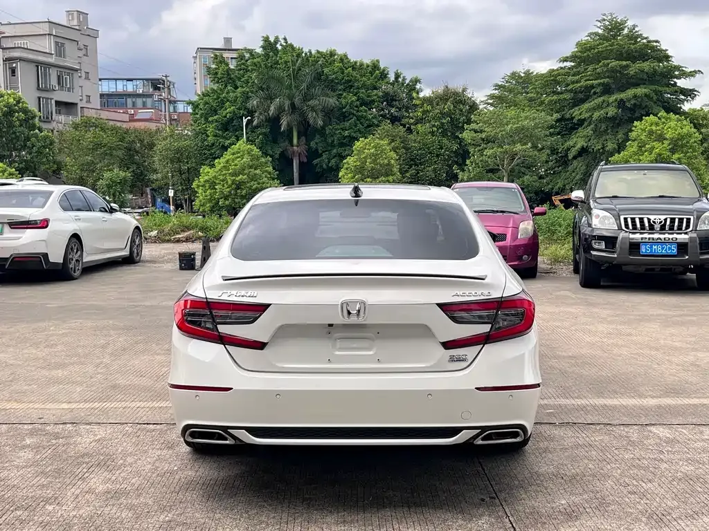 Honda Accord — фото 9