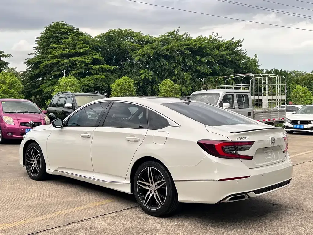 Honda Accord — фото 6
