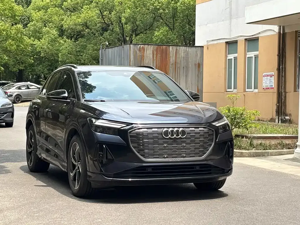 Audi Q4 e-tron — фото 7