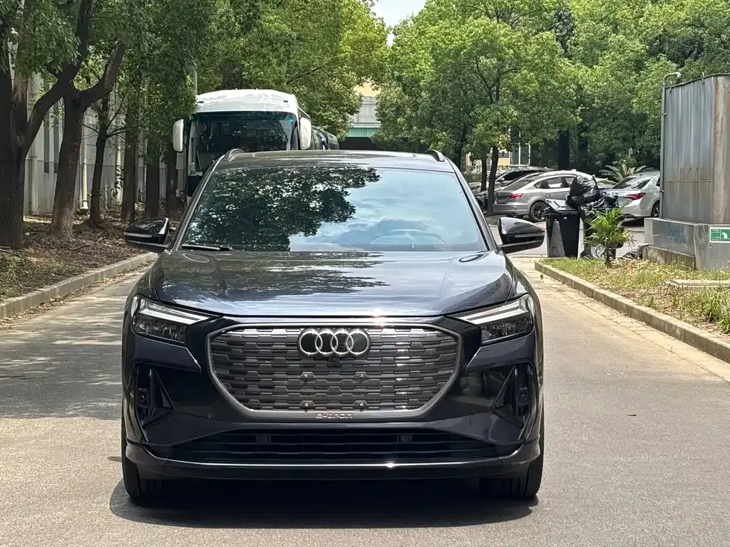 Audi Q4 e-tron — фото 8