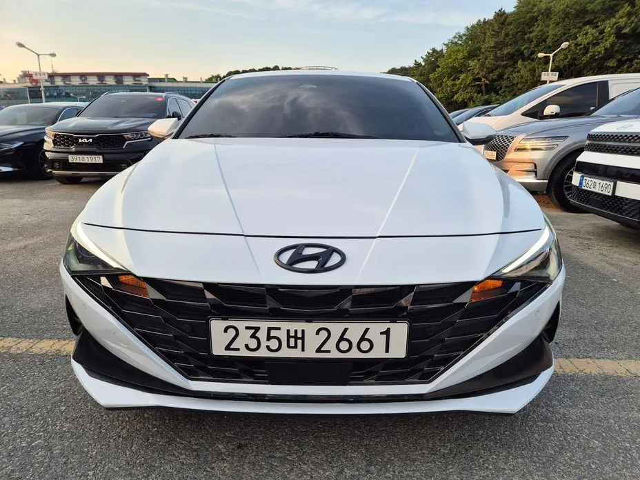 Hyundai AVANTE — фото 1