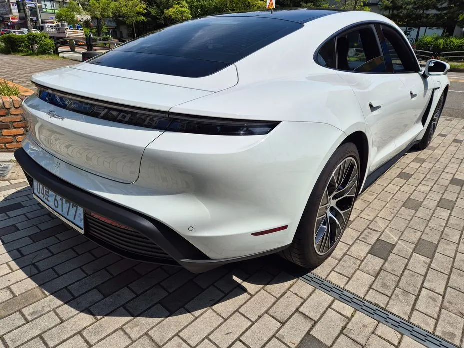 Porsche Taycan 2021 из KR, фото 8