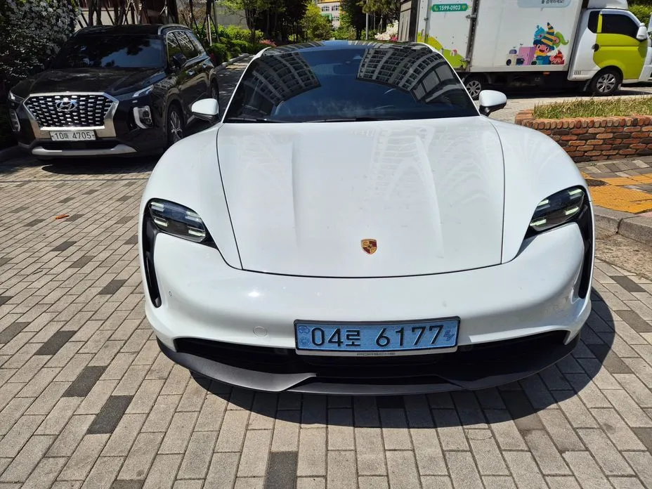 Porsche Taycan 2021 из KR, фото 7