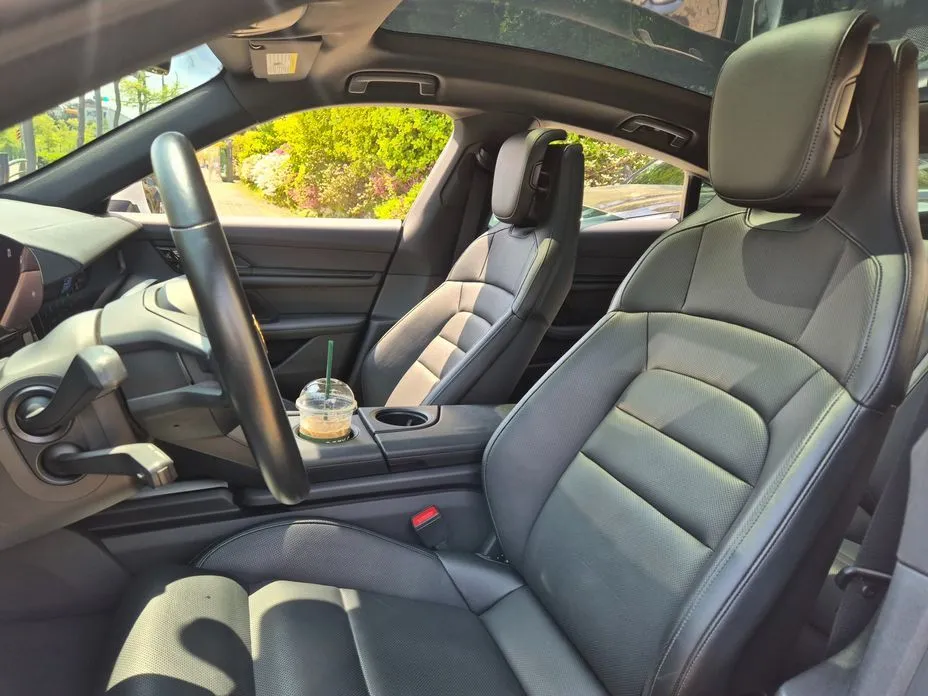 Porsche Taycan 2021 из KR, фото 2
