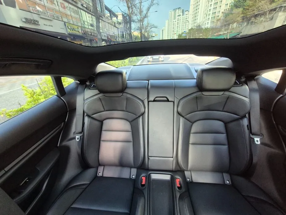 Porsche Taycan 2021 из KR, фото 10