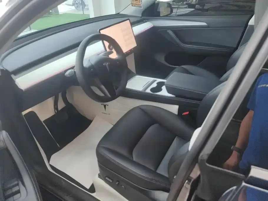 Tesla Model Y — фото 6