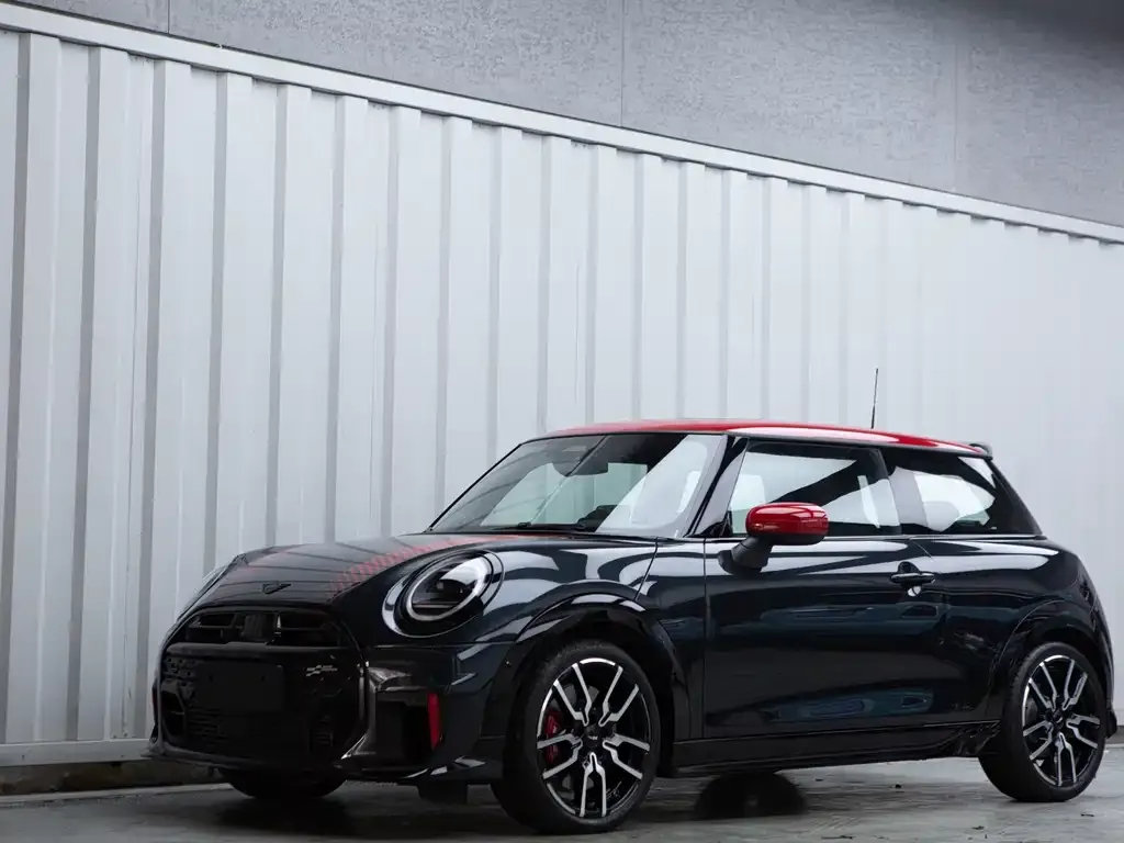MINI JCW (John Cooper Works) — фото 1