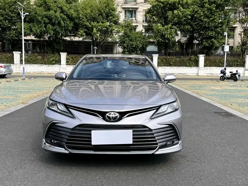 Toyota Camry — фото 8