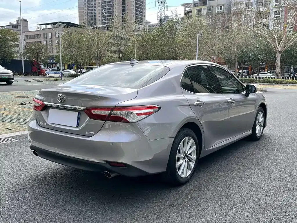 Toyota Camry — фото 9